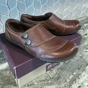 👞 Clarks Ashland Alpine Bendable Brown Leather Slip On Comfort Loafer Shoes 9M