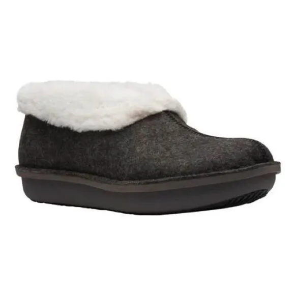 ✨ CLOUDSTEPPERS by Clarks Faux Fur &amp; Felt Slippers Step Flow Low✨