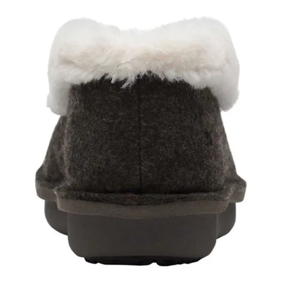 ✨ CLOUDSTEPPERS by Clarks Faux Fur &amp; Felt Slippers Step Flow Low✨