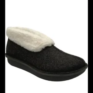 ✨ CLOUDSTEPPERS by Clarks Faux Fur &amp; Felt Slippers Step Flow Low✨