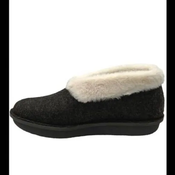 ✨ CLOUDSTEPPERS by Clarks Faux Fur &amp; Felt Slippers Step Flow Low✨