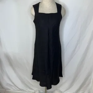🔹 Hanna Hartwell Minimalist Linen Shift Dress
