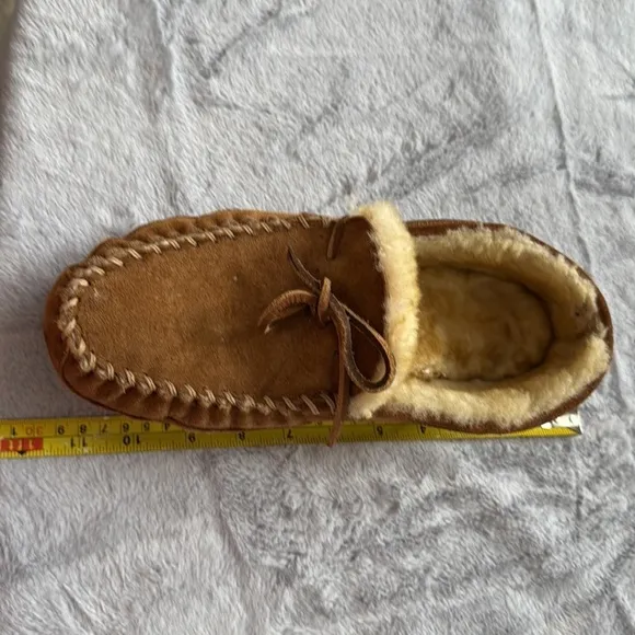 - L.L. Bean Wicked Good Tan Suede Shearling M9 W10.5 Moccasins Slippers …