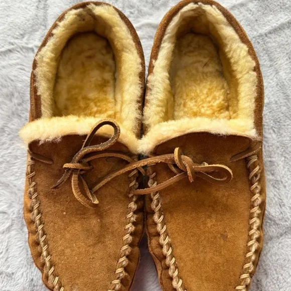 - L.L. Bean Wicked Good Tan Suede Shearling M9 W10.5 Moccasins Slippers …