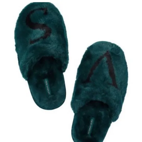 -lot 8 Victoria's SecretShort Cozy Robe, Slippers &amp; Lingerie Set NWT