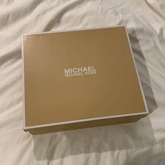 ✨ MICHAEL KORS LEATHER BOOTS ✨