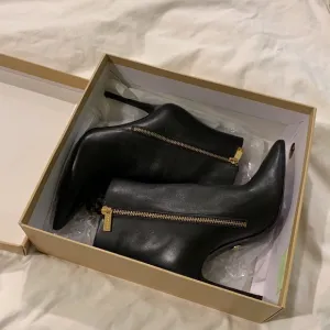 ✨ MICHAEL KORS LEATHER BOOTS ✨