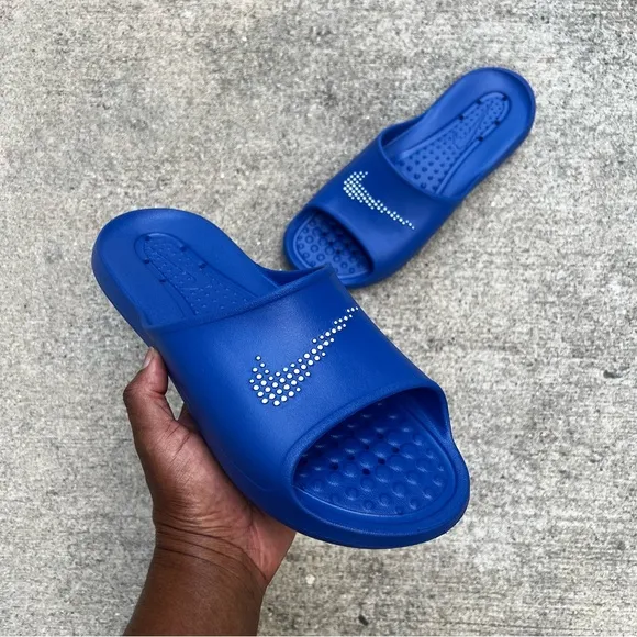 🆕 NIKE VICTORI ONES SHOWERS SLIDES GAMES ROYALS BLUES WHITES POOLS WATERPROOFS