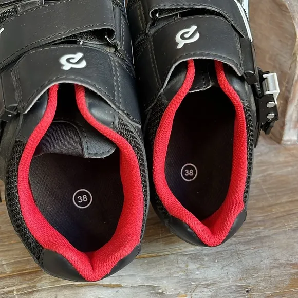 ❤️ Peloton Cycling shoes size 38 indoor black and red adjustable unisex