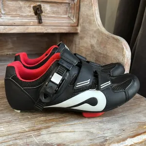 ❤️ Peloton Cycling shoes size 38 indoor black and red adjustable unisex