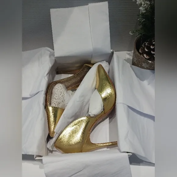 🆕️ Schutz - Luxury Cheslie Leather and Vinyl d'Orsay Pumps! ❤️