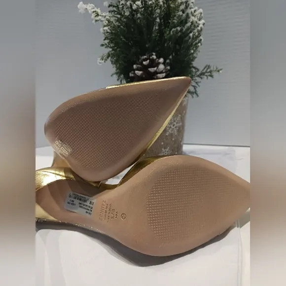 🆕️ Schutz - Luxury Cheslie Leather and Vinyl d'Orsay Pumps! ❤️