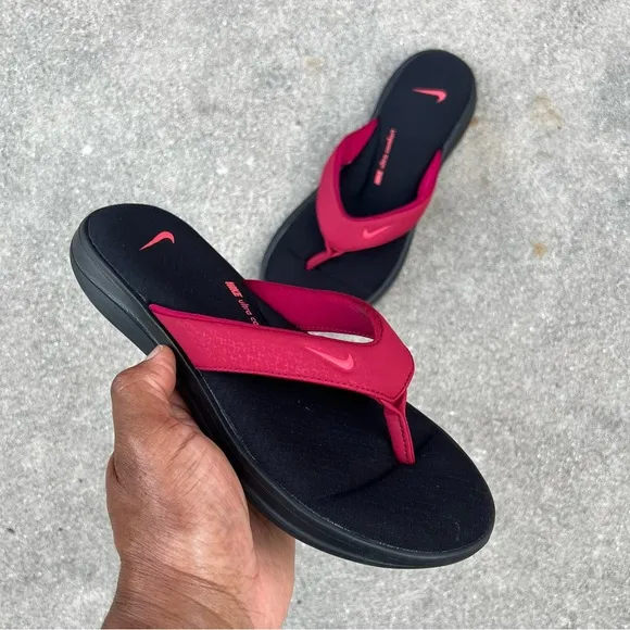 * WMNS NIKE ULTRAS COMFORTS 3 IIITHONGS THNG BLACKS FOOTBEDS *10*