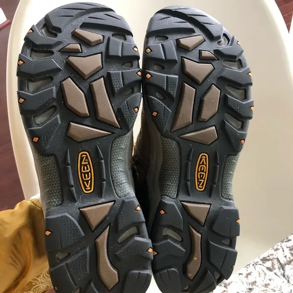 2 Keen Outdoor Hiking shoes