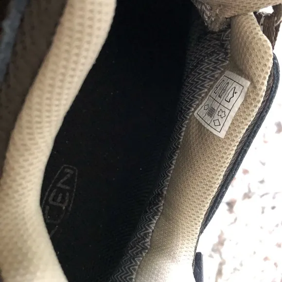 2 Keen Outdoor Hiking shoes