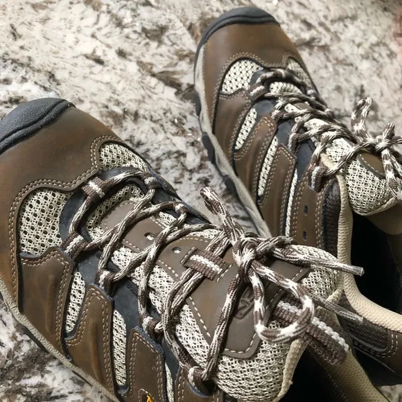 2 Keen Outdoor Hiking shoes