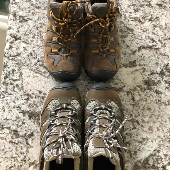 2 Keen Outdoor Hiking shoes