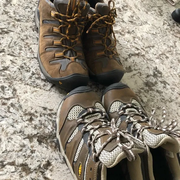 2 Keen Outdoor Hiking shoes