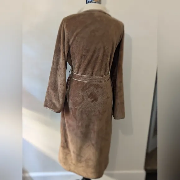 2 PC UGG COMBO DEAL: Kookaburra Plush Robe &amp; UGG Amphora Yeah Slides