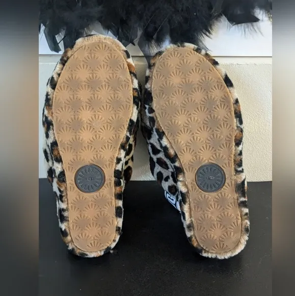 2 PC UGG COMBO DEAL: Kookaburra Plush Robe &amp; UGG Amphora Yeah Slides
