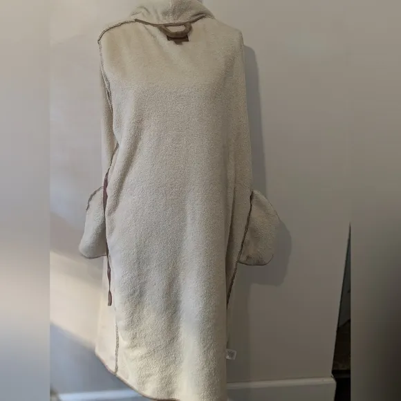 2 PC UGG COMBO DEAL: Kookaburra Plush Robe &amp; UGG Amphora Yeah Slides