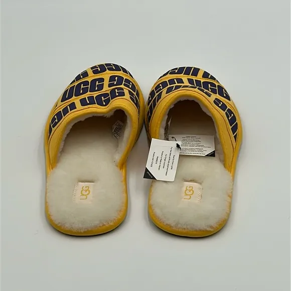 2097- UGG Men’s Slippers Lamb Fur Size 10 NWT