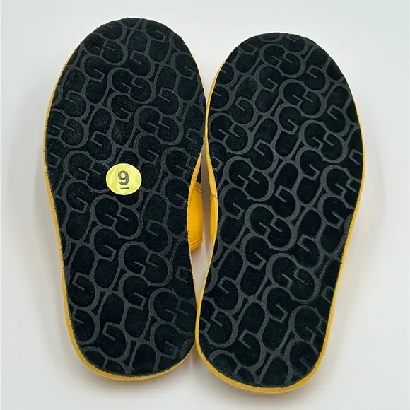 2099- UGG Men’s Slippers Lamb Fur Size 9 NWT