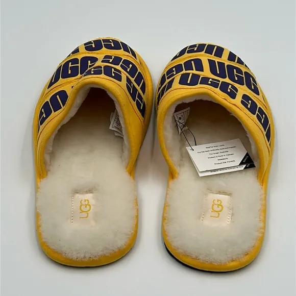 2099- UGG Men’s Slippers Lamb Fur Size 9 NWT