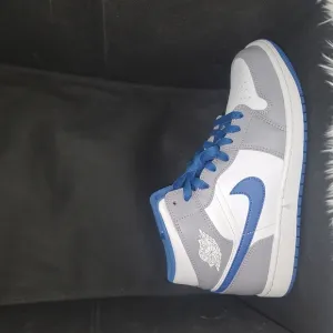 #33 Nike Men's Blue and Gray Sneakers