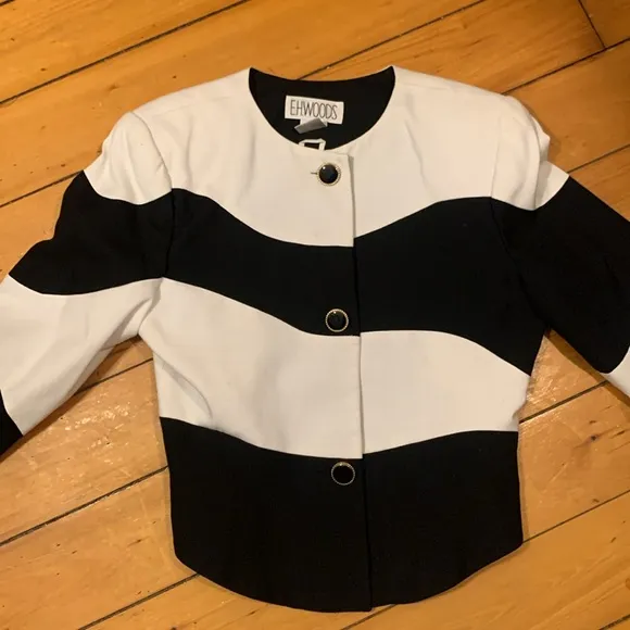 80’s CROPPED GRAPHIC BOLD BLACK AND WHITE BLAZER