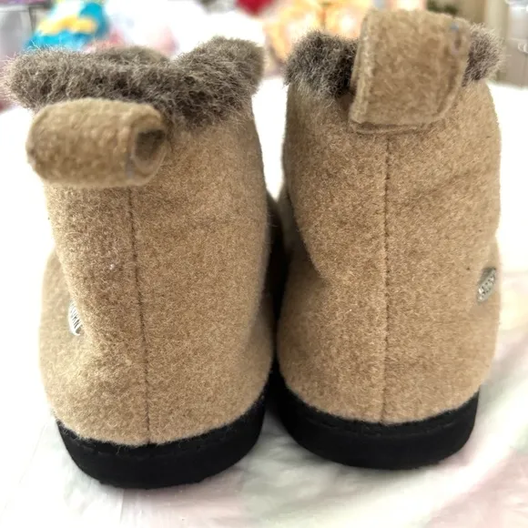 Acorn Forest Bootie Slippers Tan Wool Cloud Cushion SZ 8 - 9 NWOT