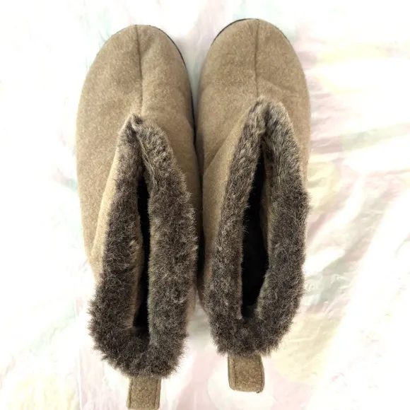 Acorn Forest Bootie Slippers Tan Wool Cloud Cushion SZ 8 - 9 NWOT