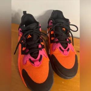 adidas BYW SELECT SHOES Core Black / Impact Orange / Team Real Magenta  10.5