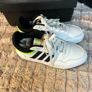 ADIDAS Hoops kids Sneakers  size 5
