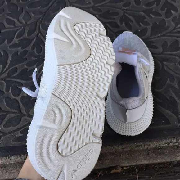 Adidas Huarache White Gray Embroidered Sneaker Shoes Women’s 6 👟