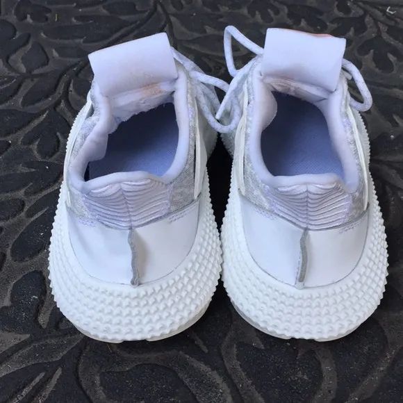 Adidas Huarache White Gray Embroidered Sneaker Shoes Women’s 6 👟