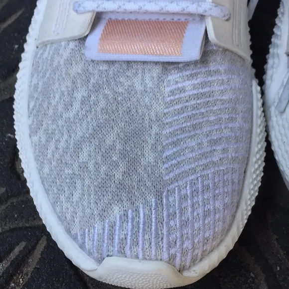 Adidas Huarache White Gray Embroidered Sneaker Shoes Women’s 6 👟