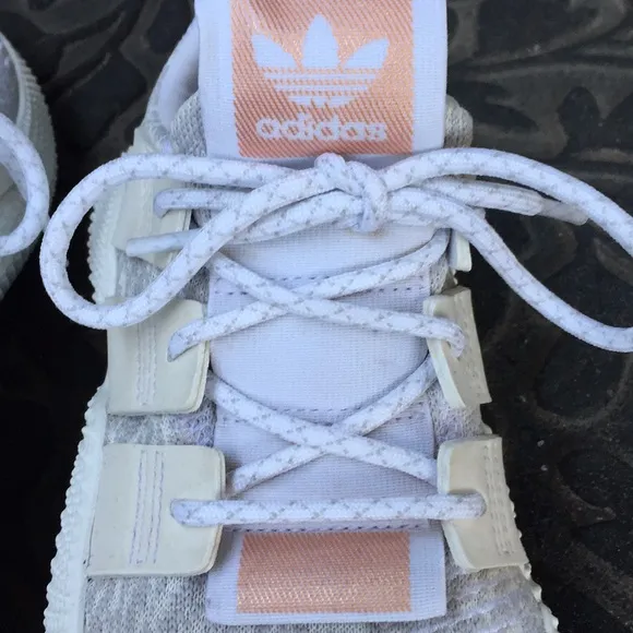 Adidas Huarache White Gray Embroidered Sneaker Shoes Women’s 6 👟