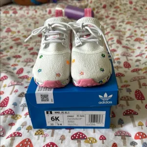 Adidas Kids' Hello Kitty NMD_R1 EL I Shoes - White and Pink