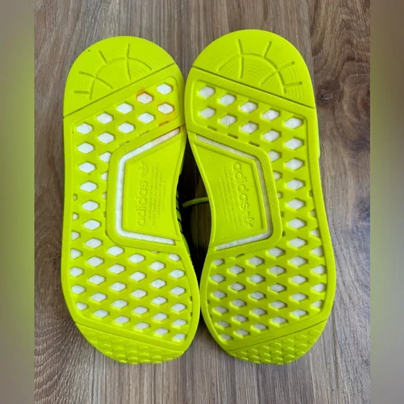 Adidas NMD R1 V2 Solar Yellow Neon Highlighter Running Shoes Boy’s Size 4 EUC