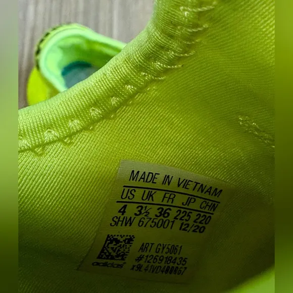 Adidas NMD R1 V2 Solar Yellow Neon Highlighter Running Shoes Boy’s Size 4 EUC