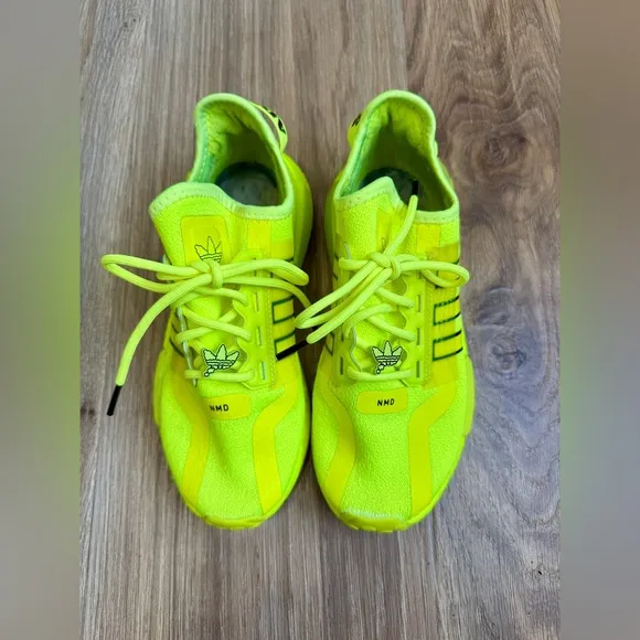 Adidas NMD R1 V2 Solar Yellow Neon Highlighter Running Shoes Boy’s Size 4 EUC