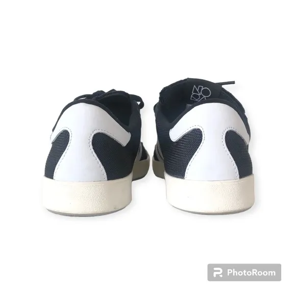 Adidas Originals black/white Nora Low Womens size us9 Skateboarding Shoes