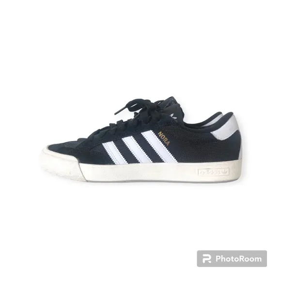 Adidas Originals black/white Nora Low Womens size us9 Skateboarding Shoes