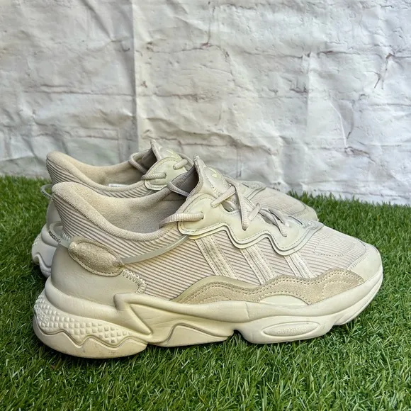 ADIDAS OZWEEGO SHOES men size 8.5 Bliss/ Bliss / Bliss/gently used