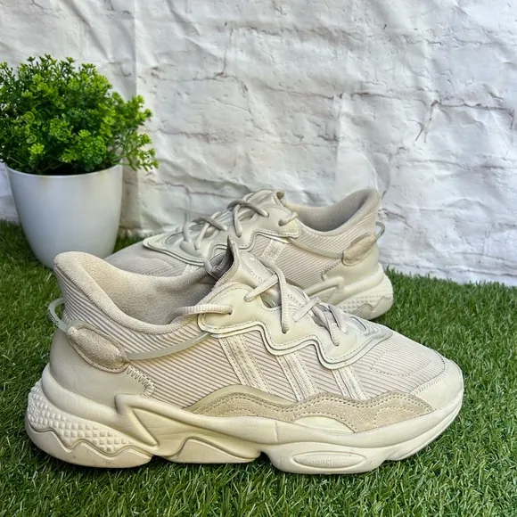 ADIDAS OZWEEGO SHOES men size 8.5 Bliss/ Bliss / Bliss/gently used