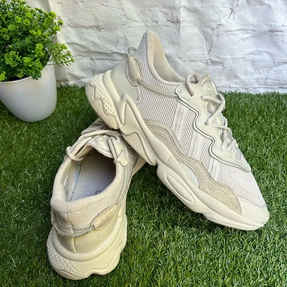 ADIDAS OZWEEGO SHOES men size 8.5 Bliss/ Bliss / Bliss/gently used