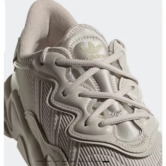 ADIDAS OZWEEGO SHOES men size 8.5 Bliss/ Bliss / Bliss/gently used