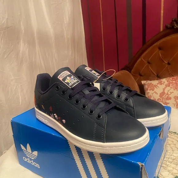 Adidas, Stan Smith w Punk Daisies, Navy Blue Athletic Shoes 7 Women