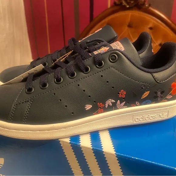 Adidas, Stan Smith w Punk Daisies, Navy Blue Athletic Shoes 7 Women